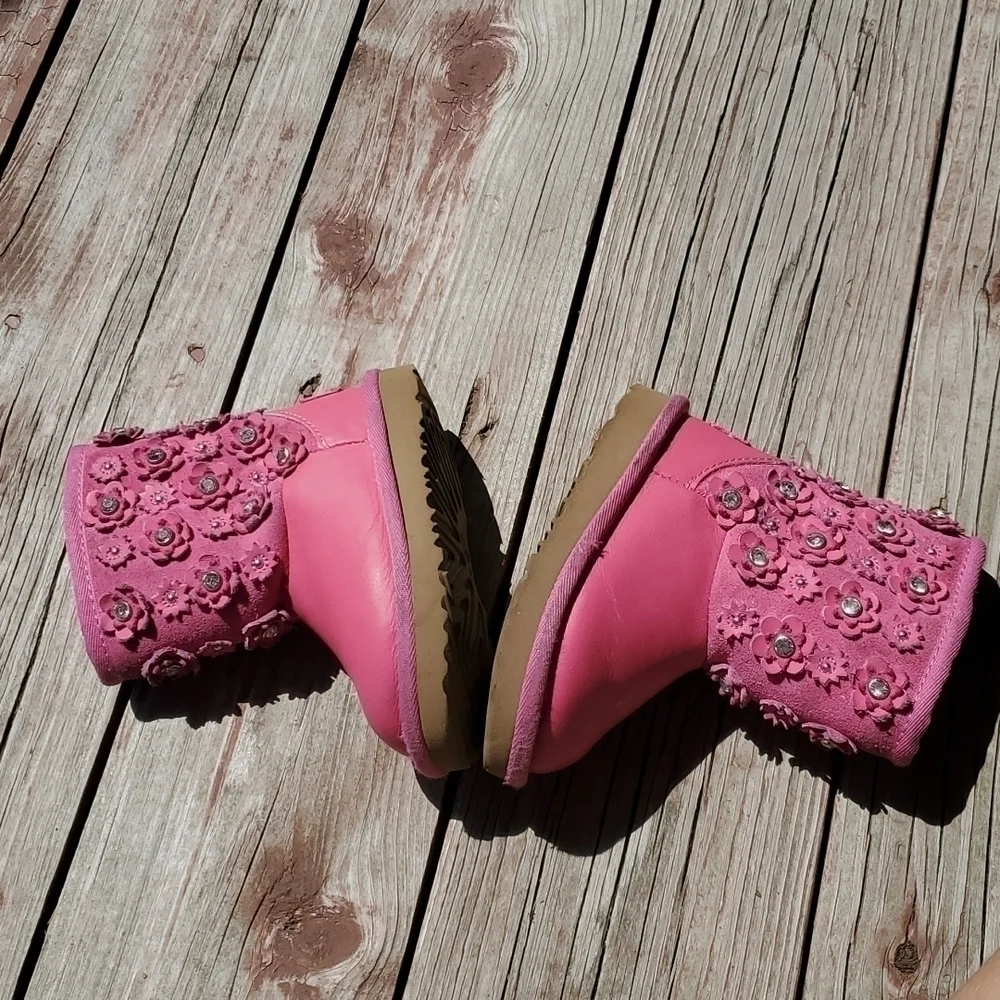 Ugg Azalea Kids Girls Classic Short II Ankle Boots Flowers Petal Shoes sz 7